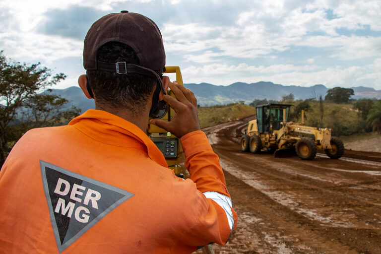 FACILIDADES: Mais de 60% do conjunto de obras realizado pelo DER-MG para melhoria do acesso ao Inhotim, em Brumadinho (MG), já estão concluídos. Foto: Mário Chrispim